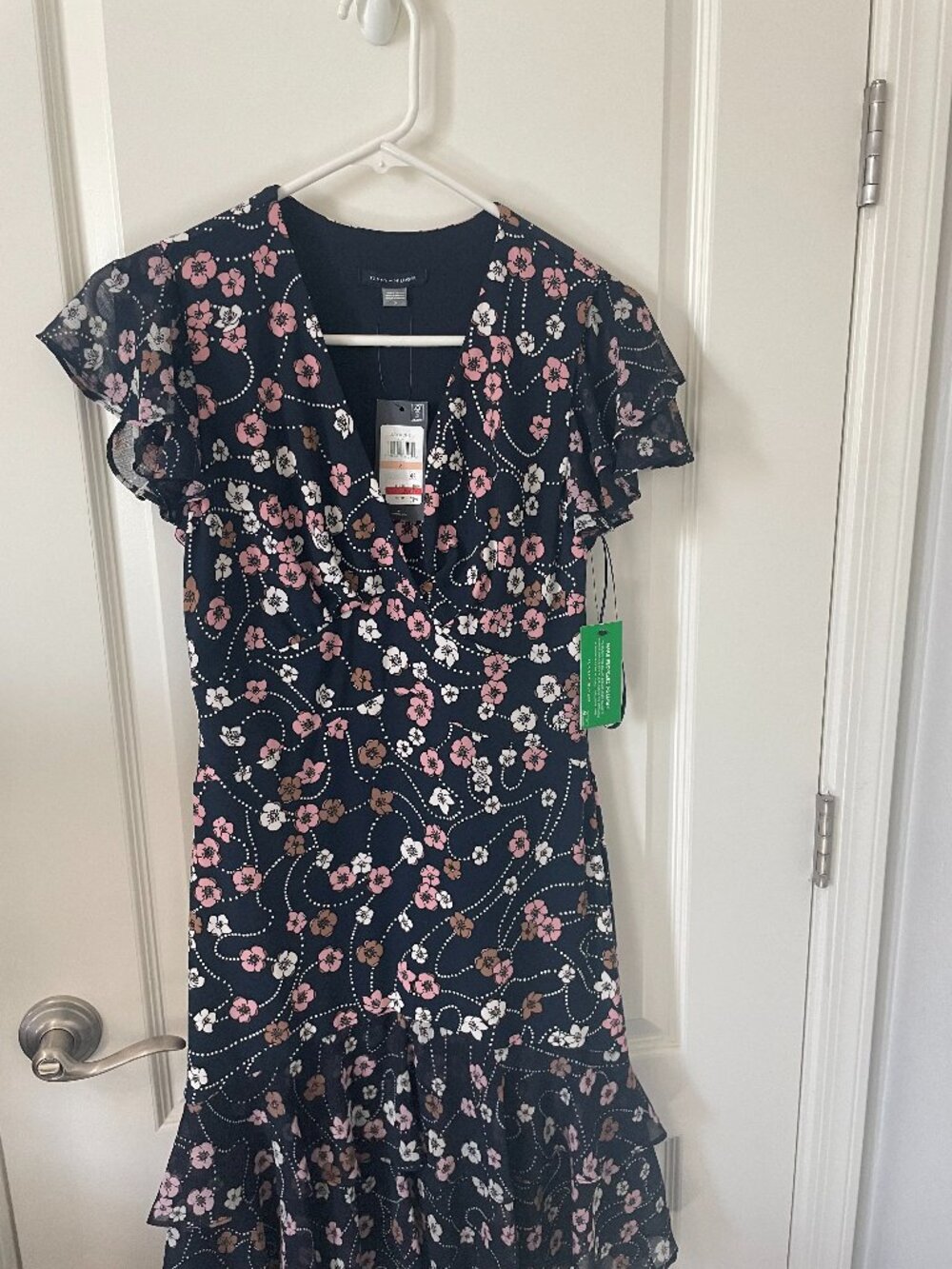 Tommy Hilfiger Women’s Navy Floral Flutter Sleeve Dress – V‑Neck – NWT – Size 2